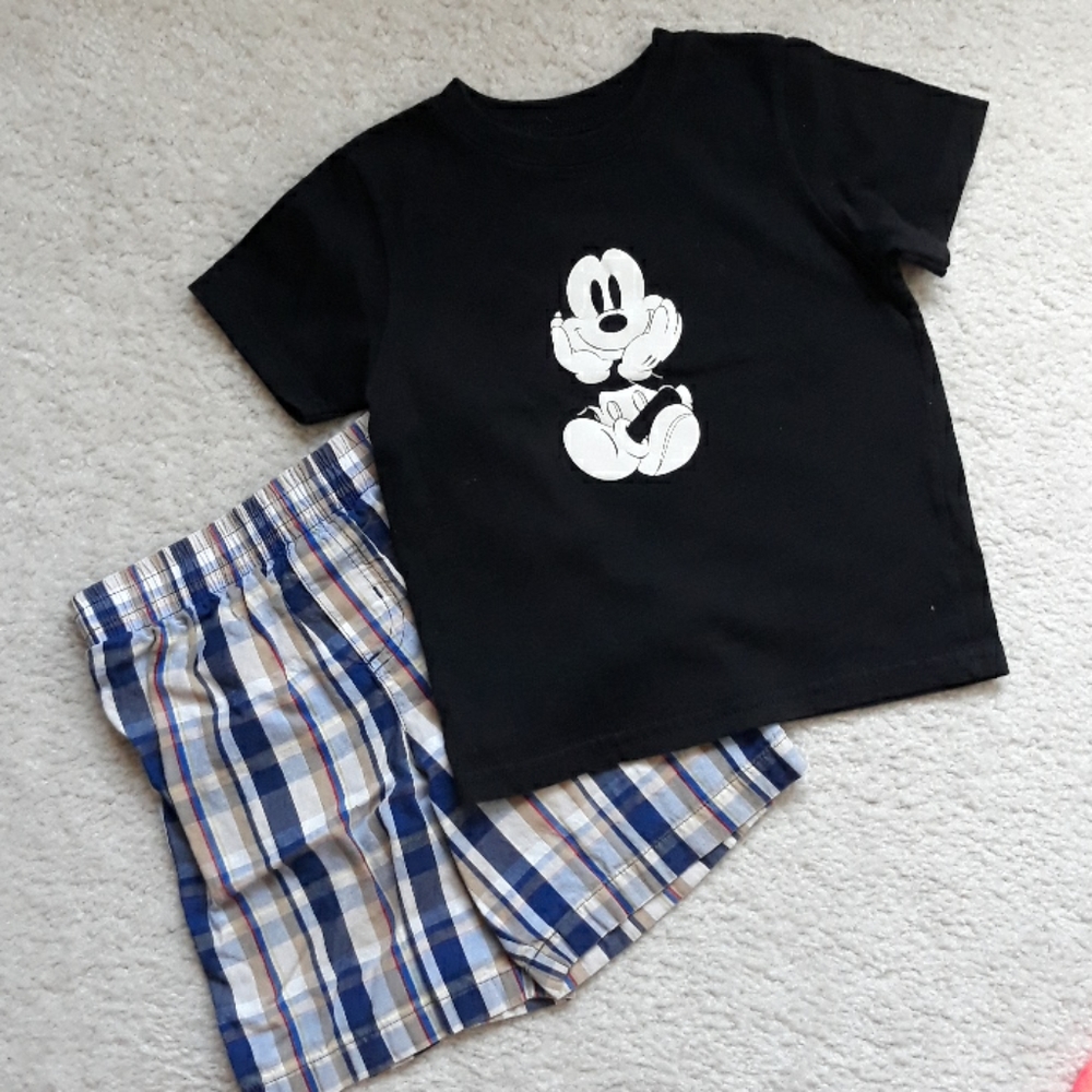 4/$20 Disney Mickey Mouse Outfit